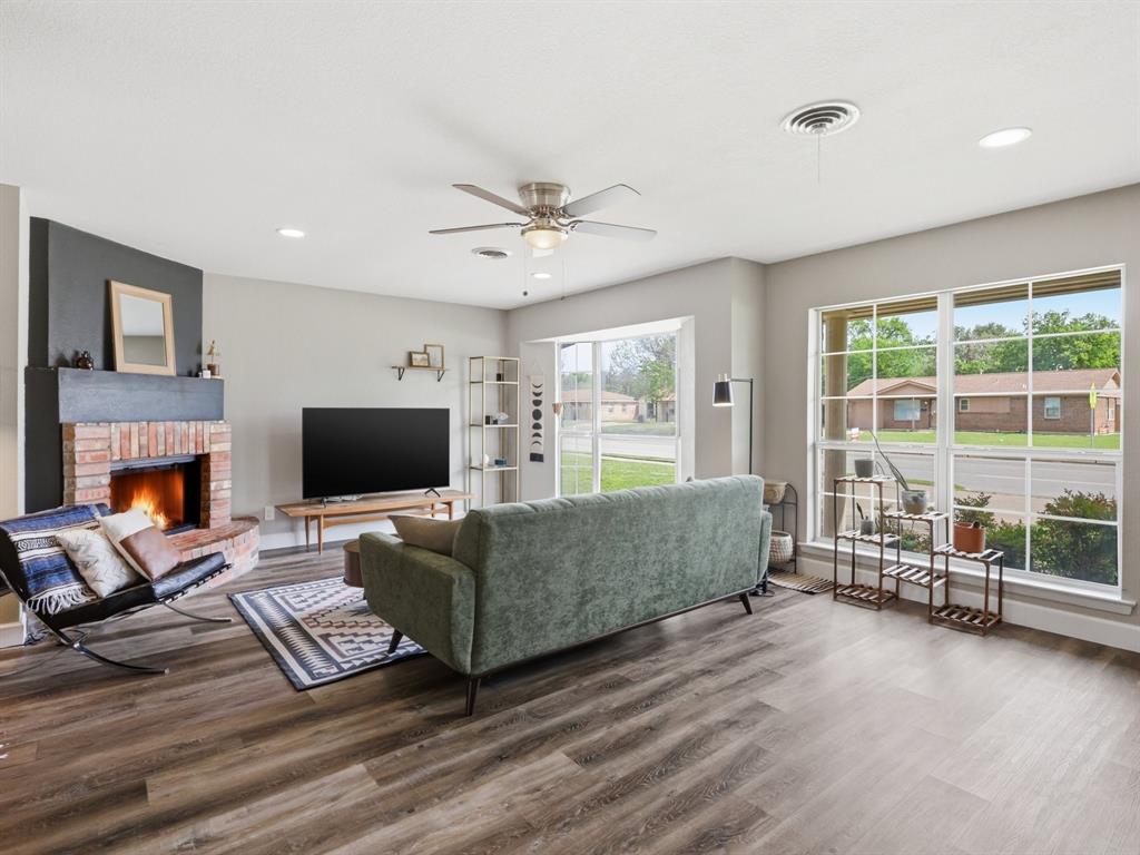 2613 W Rochelle Road