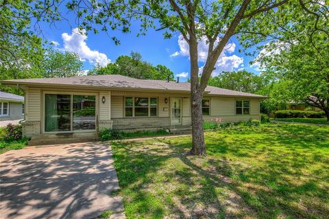 2506 Washington Street Commerce TX 75428