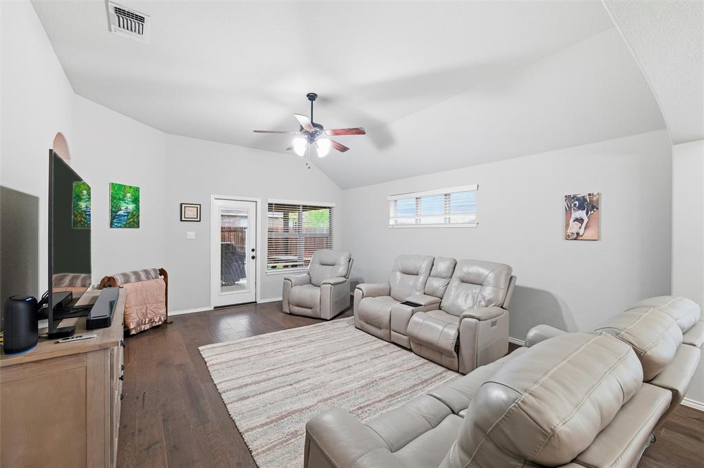 231 Old Settlers Trail