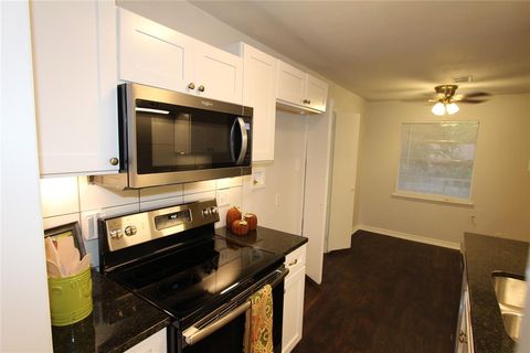 Photo of 737 Holiday Drive, Sherman, TX 75090 (MLS # 21229624)