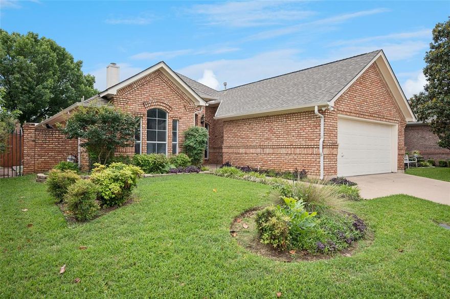 Immaculate single story garden home in the popular Oak Lake Addition. Lots of recent updates throughout, including new flooring and fresh paint! Walking distance to the private club house, swimming pool, tennis court and walking path around Oak Lake. Enjoy the open concept in this move in ready and very loved home. Spacious living room which opens to the dining area. Impressive brick fireplace can be enjoyed when your in the living room or dining room. Lots of windows to furnish plenty of natural light. The primary suite is secluded to the back part of this home with a nice private bath featuring double lavatories + a large walk-in closet. The kitchen is equipped with an island and granite countertops. Nice size utility room that accomadates full size washer and dryer.