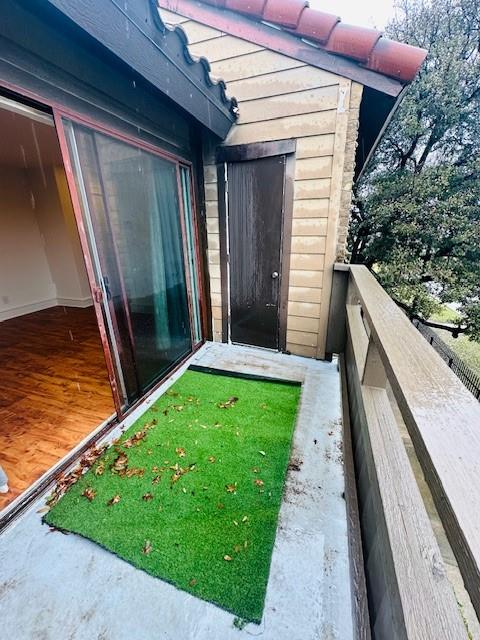 University Crossroads Ph 01 & 02 - Residential Lease