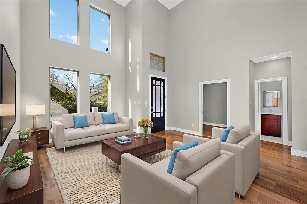 1828 Highland Drive E