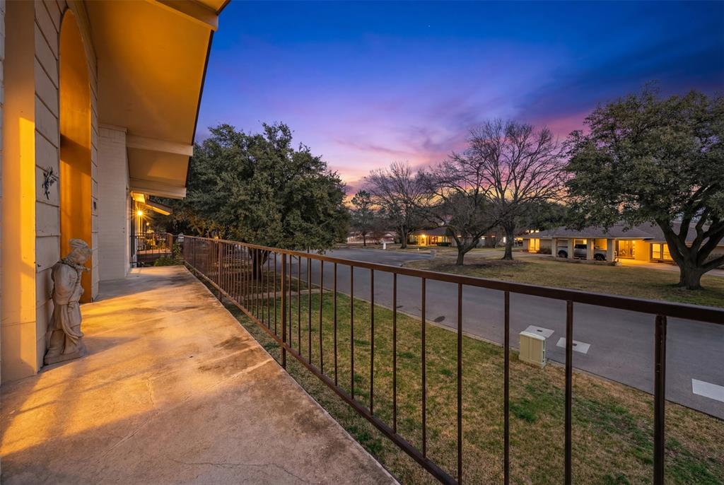 Ridglea Estate Condo - Residential