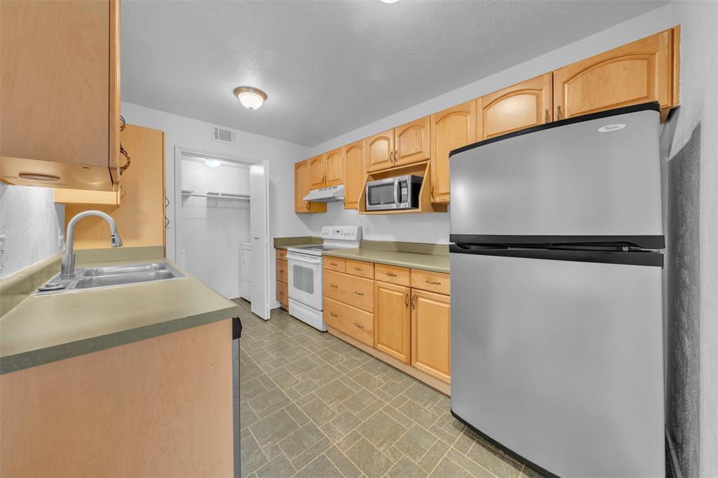 Ridglea Estate Condo - Residential