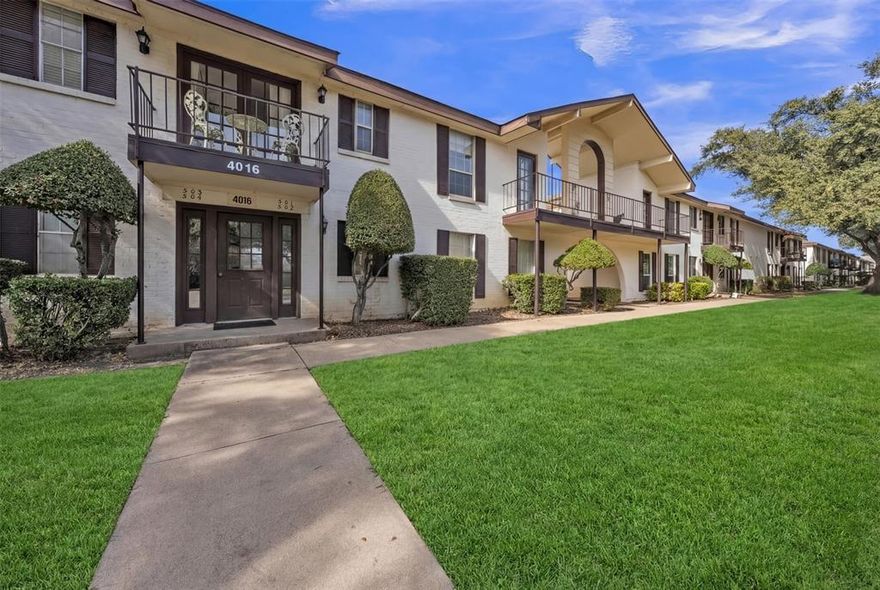 Gorgeous condo located in the most desirable Ridglea Country Club Estates. Beautiful view of the oversized pool just outside your back door. Open floor plan with the dining plus living area, ideal for entertaining. Spacious bedrooms. Primary bedroom has walk in closet. Kitchen includes refrigerator; washer and dryer remain for ease of laundry. Located close to Hulen Mall and the Shops of Clear Fork for shopping. Quick access to top restaurants as well as the 7th St Entertainment District and Downtown. Close to Dickies Arena and TCU for events. Easy access to Chisholm Trail Parkway. Surrounded by the Ridglea Country Club Golf Course. Come see Fort Worth's best kept secret.