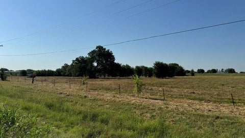 Photo of 000 HWY 82, Lindsay, TX 76250 (MLS # 21323510)