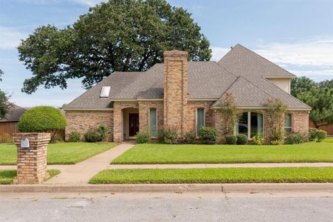 Photo of 704 Shady Lane, Bedford, TX 76021 (MLS # 21098209) Photo of 704 Shady Lane, Bedford, TX 76021 (MLS # 21098209)