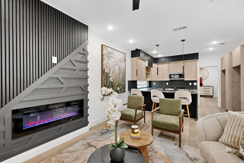 Lincoln Manor - Residential