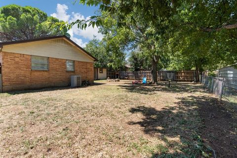 A home in Crowley