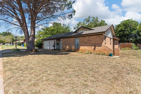 A home in Crowley