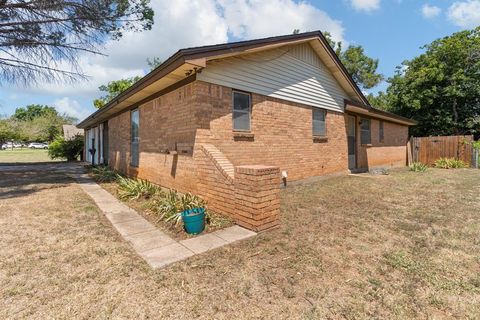 A home in Crowley