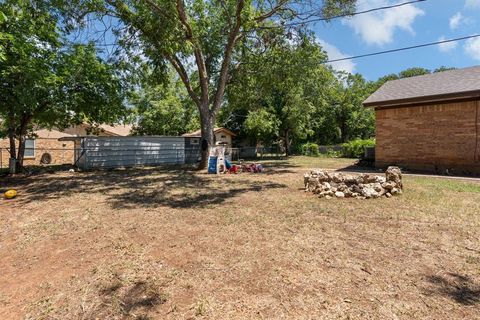 A home in Crowley