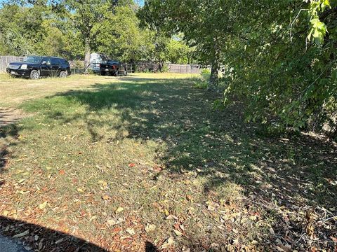 Photo of 2912 Owens Street, Haltom City, TX 76117 (MLS # 21083052)