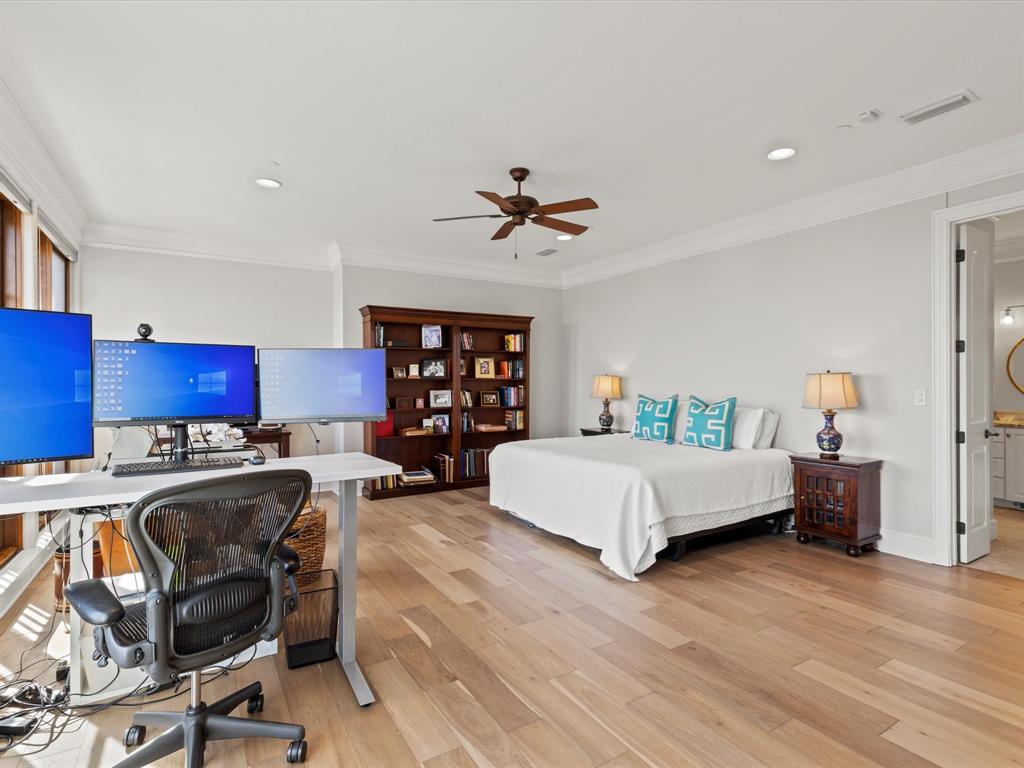 Villa De Leon Condo - Residential