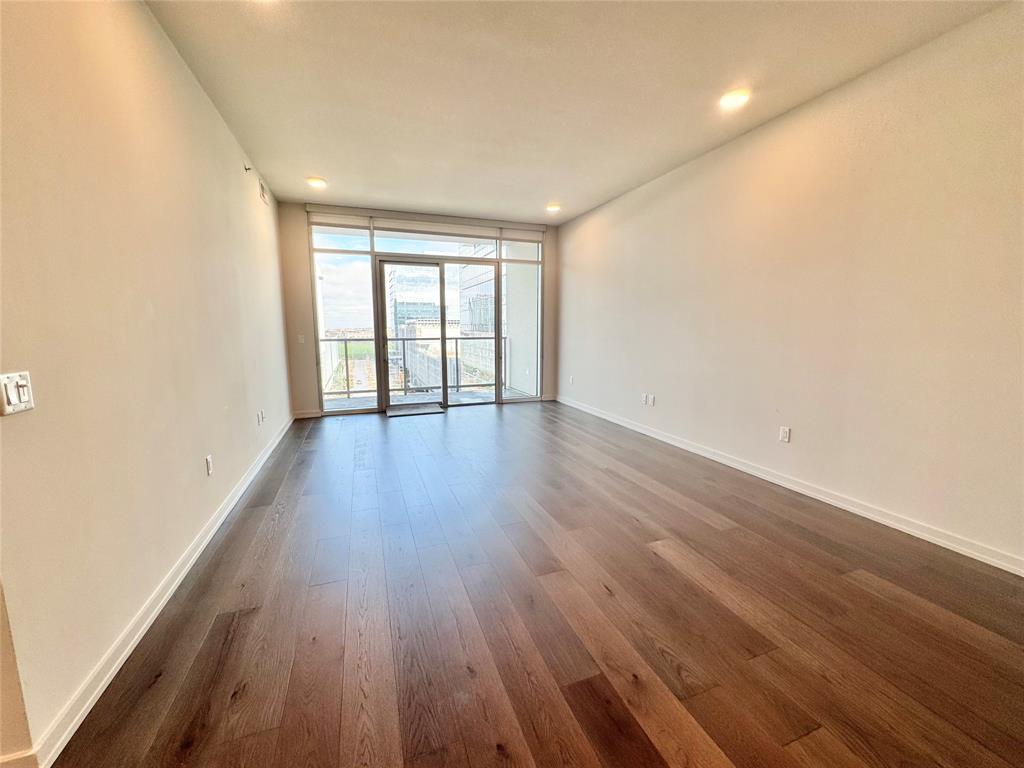 6911 Cowboys Way 904