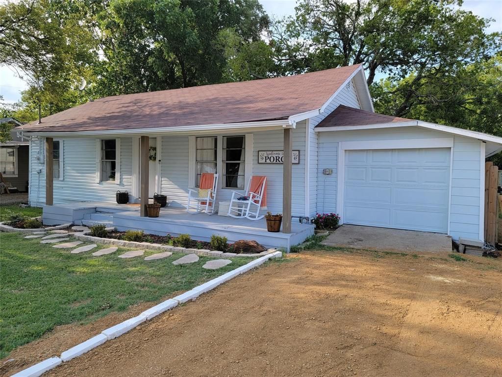 Photo of 203 W Oak Street, Celina, TX 75009 (MLS # 21194117)