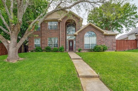 Photo of 870 raintree Lane, DeSoto, TX 75115 (MLS # 21286267)