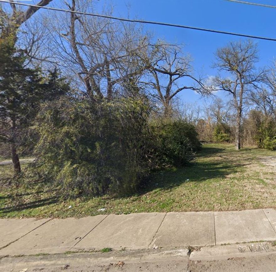 PRICED TO SELL! Calling all Business Owners, Investors & Builders! Bring your Creativity to this Commercial Vacant lot in Dallas. This Lot is perfect for your next Business Venture (Retail & Personal Service use) Currently zoned as SFR, Planned Development District. Lot dimensions approx 25x100. This lot is located within 15 min South of Downtown Dallas and easy access to major freeways. Go ahead and build your next Dream Business or Buy & Hold for your Real Estate Portfolio. Buyer & Buyer's Agent to verify all property info, including dimensions, zoning, etc. prior to going under contract. Seller does have a Survey.  Seller is also selling for an additional $49,900 lot next to it at 2511 Saint Claire (lot 30). Don't miss out on this opportunity & Send your Cash offers today!