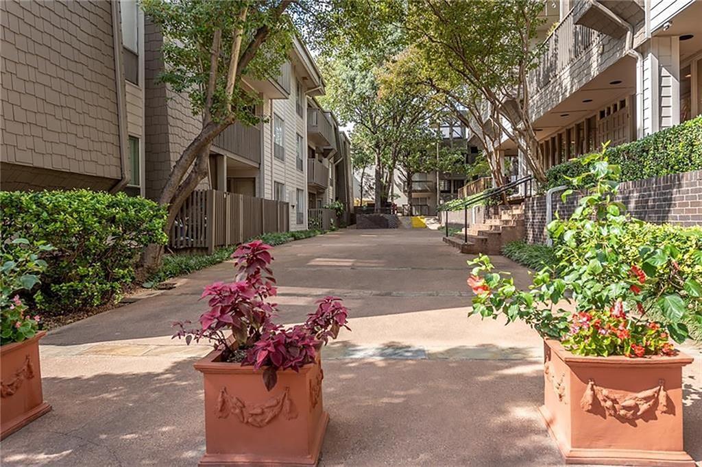 River Oaks Condos - Residential