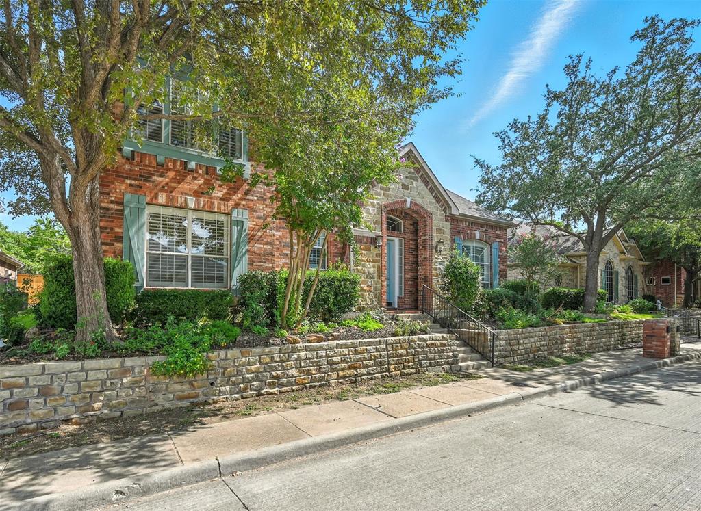 946 Briar Oaks Drive