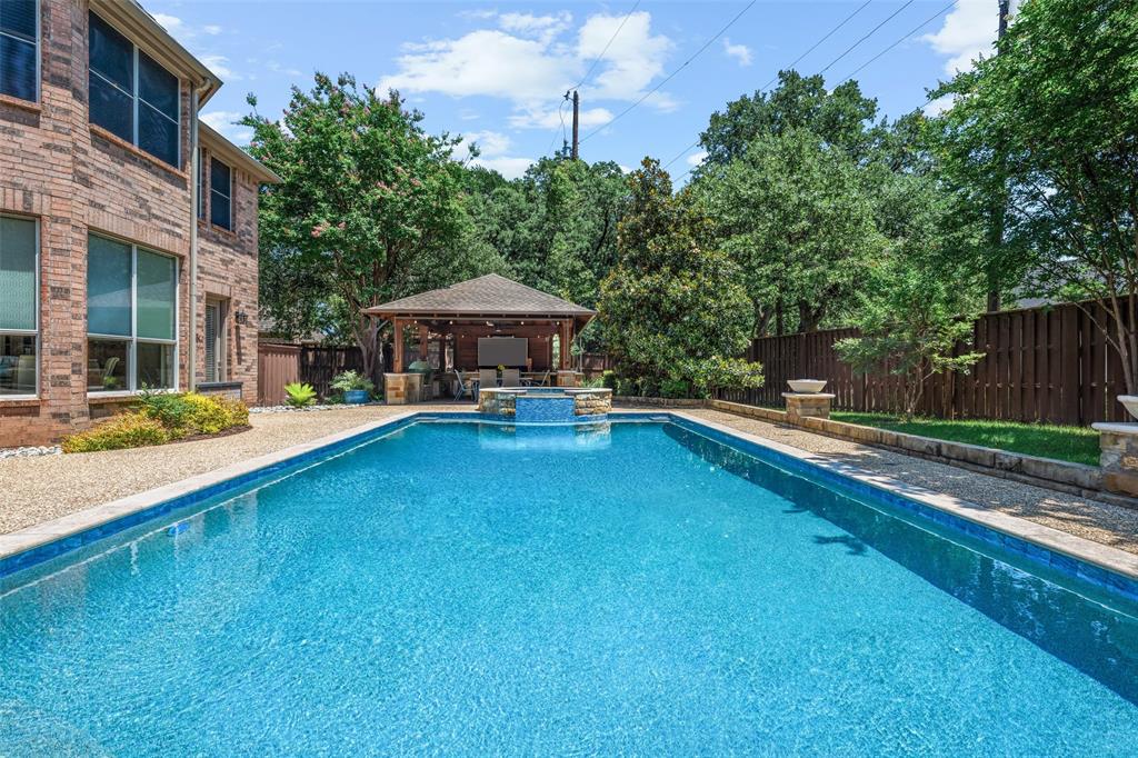816 Lakeridge Drive
