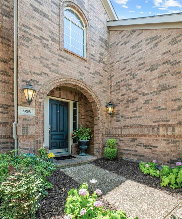 816 Lakeridge Drive