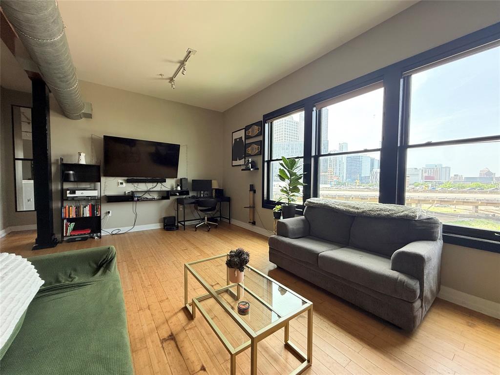 2502 Live Oak Street 309