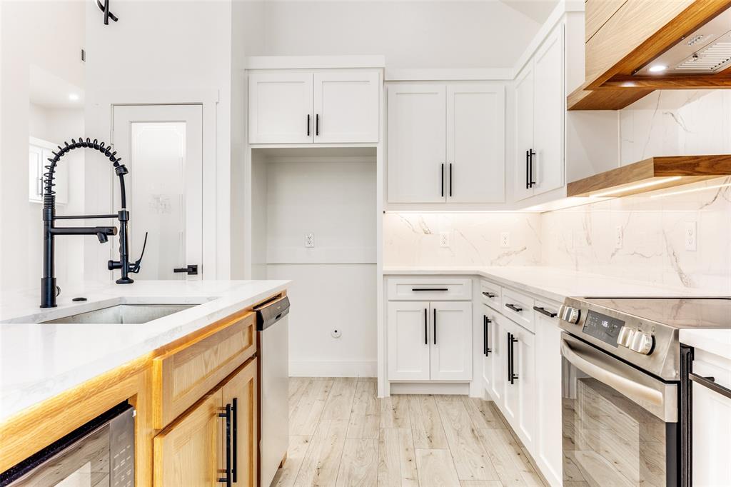 COOPER HAWKINS - Residential