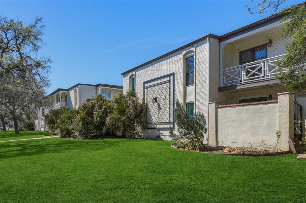 BELLA GARDENS CONDOS - Residential