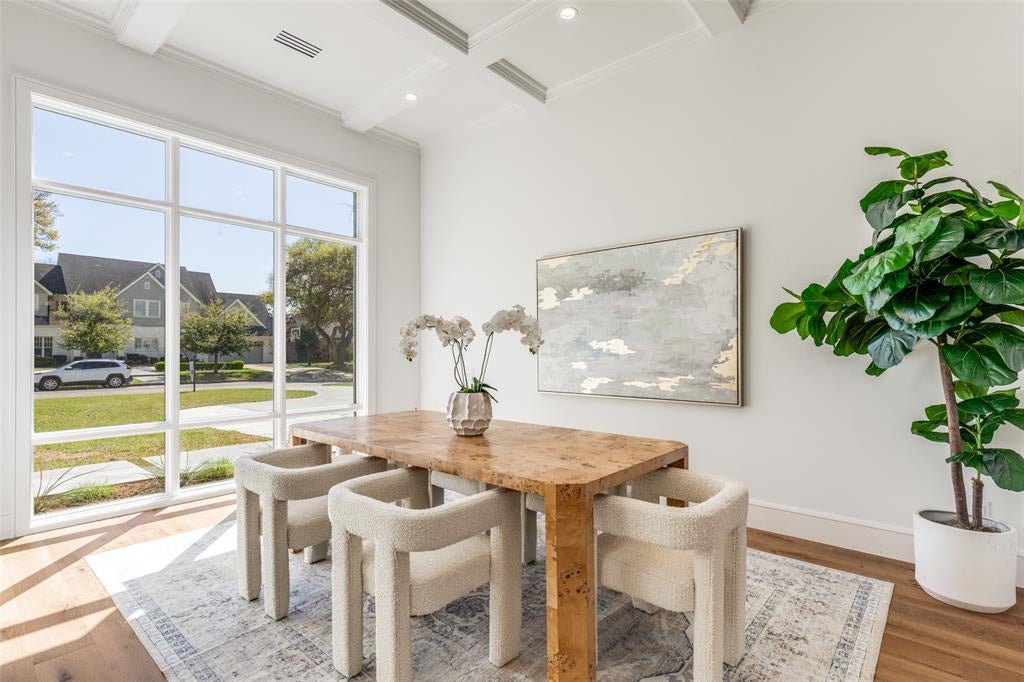 5819 Del Roy Drive