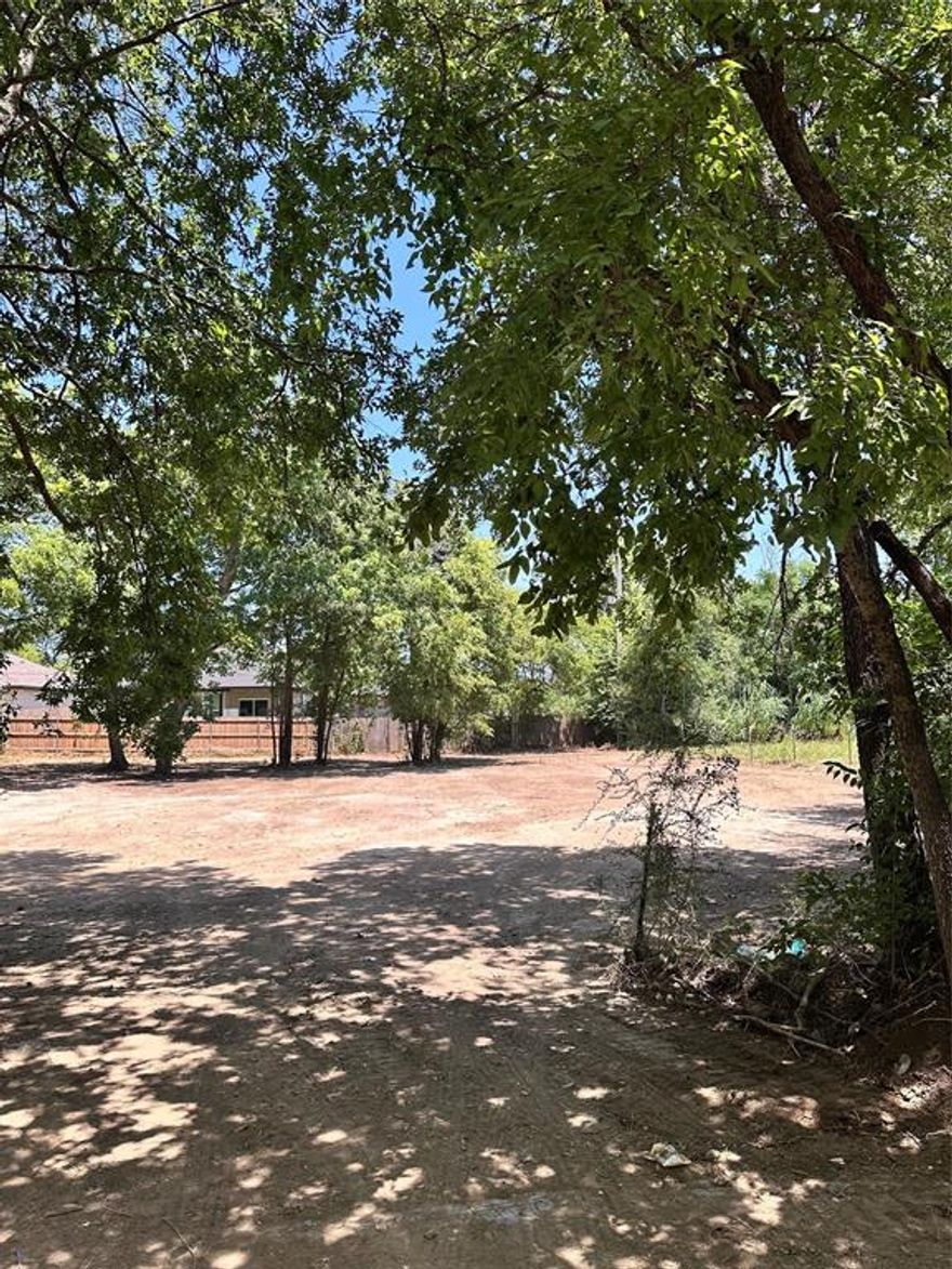 Check out 1341 Blodgett and 1345 Blodgett Avenue two cleared lots side by side ready for your next project! Alot of new construction in the area! Minutes from Downtown FW, highways and retail.