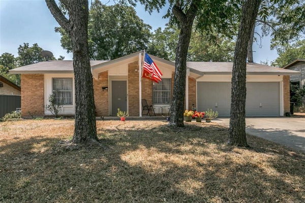 1311 JOHNS DR, EULESS, TX 76039 - Image f3e202e742f65bd66cf7543cd970e985/1897002768