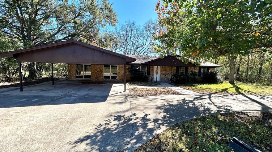 COUNTRY LIVING IN THE CITY.   CLOSE TO FIRST MONDAY TRADE DAYS.   4-BEDROOM 3 BATH RENTAL HOME ON HALF AN ACRE IN CANTON, TEXAS.  
Welcome to your serene retreat in the heart of Canton! This spacious 4-bedroom, 3-bath home sits on half an acre, has a 2-Car Carport and circular driveway, two Primary Bedrooms, and it offers the perfect blend of city convenience and country tranquility. Enjoy the comfort of ample living space, perfect for everyone that wants to have a spacious Home. Plus, you’ll love the nearby Park just across the street, making it an ideal spot for outdoor activities. Come experience the best of both worlds!