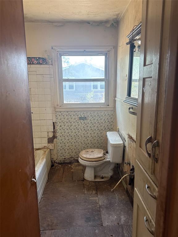 1305 W 11th Street