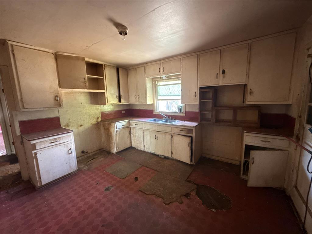1305 W 11th Street