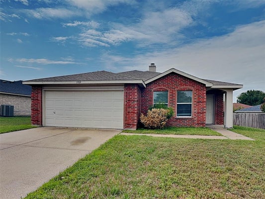 5709 ADDINGTON DR, FORT WORTH, TX 76135 - Image f3e7f902f8c56d2a73ec05a23cd3ecbf/2911822237