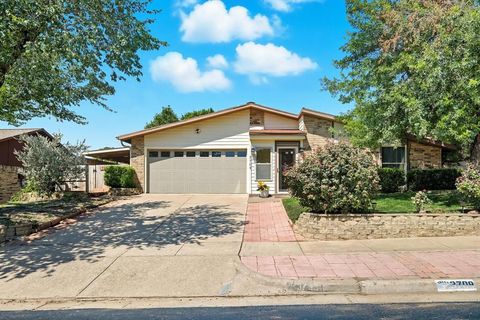3709 Pinewood Street Bedford TX 76021