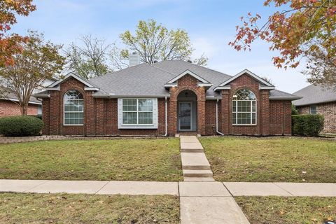 Photo of 10701 Castle Drive, Frisco, TX 75035 (MLS # 21123727)