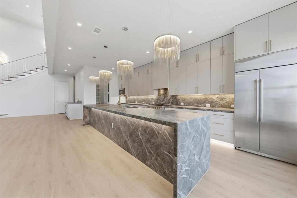 1900 S Ervay Street 608