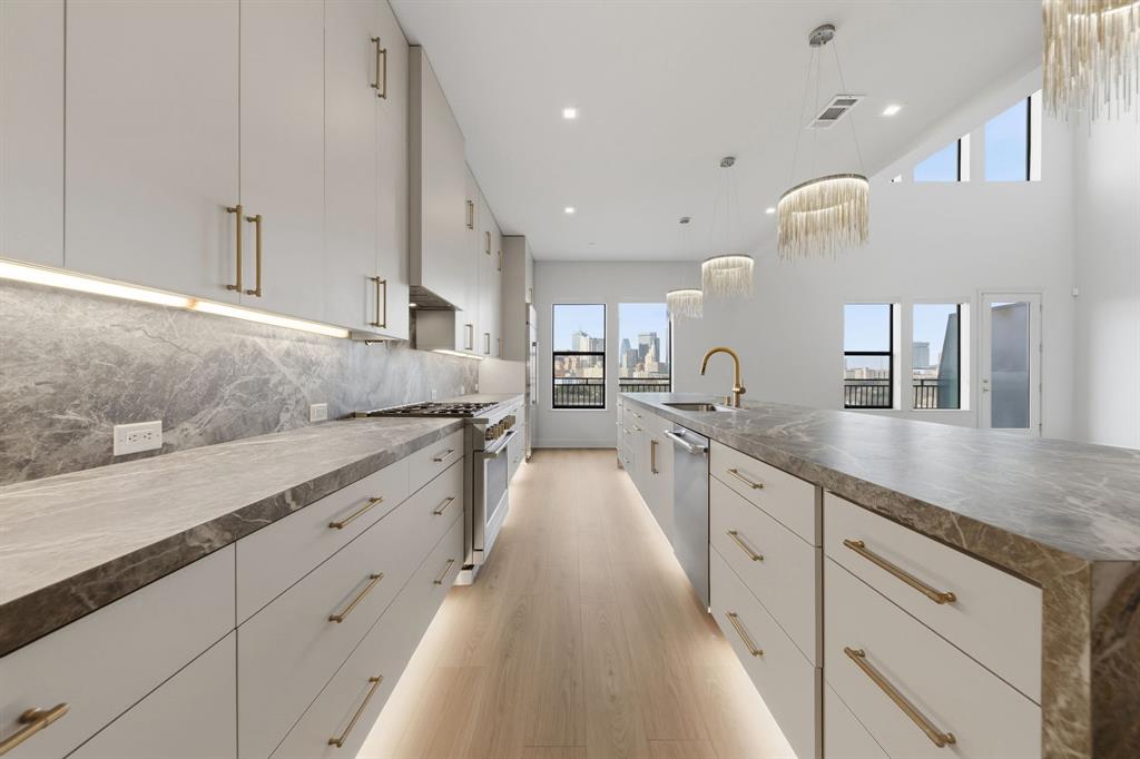 1900 S Ervay Street 608