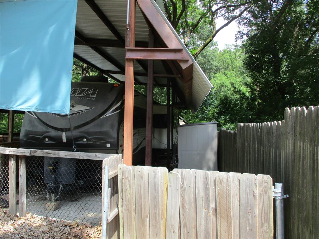 611 WHITEOAK Circle