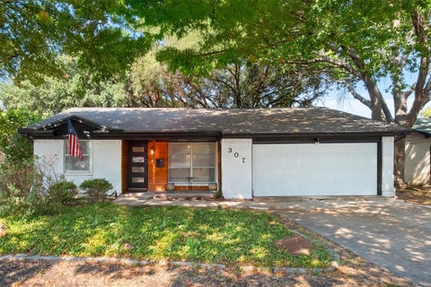 Photo of 307 Dogwood Drive, Richardson, TX 75080 (MLS # 21395947)