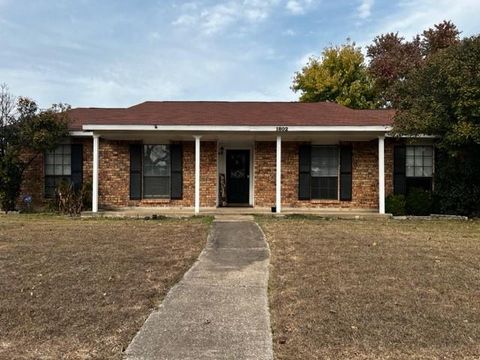 1802 Lewis Trail Grand Prairie TX 75052