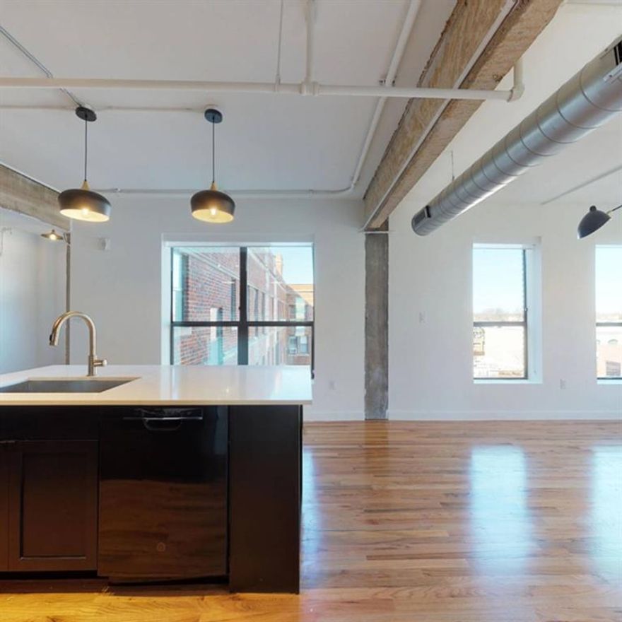 One of the most luxurious and distinctive apartment homes in the city, The Argyle has stood the test of time. Established in 1927, this handsome structure overlooks Oak Lawn Avenue and Hall Street, only minutes away from Turtle Creek, Highland Park, Dallas Medical District, and Downtown. The Argyle is ideal for those seeking an exclusive lifestyle in the vibrant Oak Lawn neighborhood.