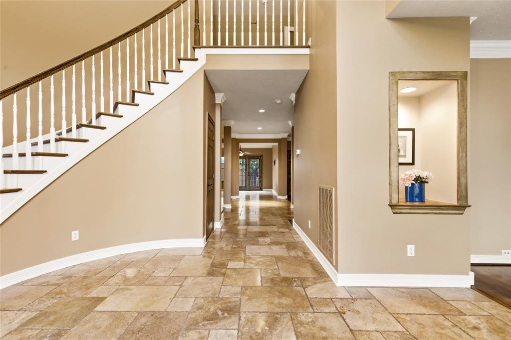 1112 Lakestream Drive