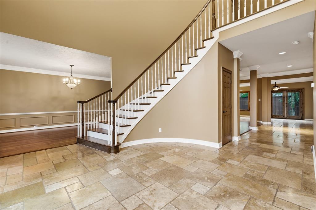 1112 Lakestream Drive