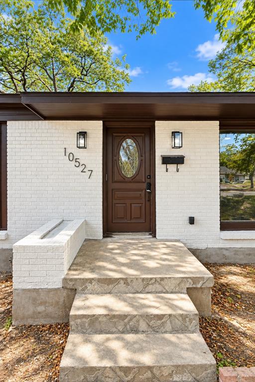 10527 Cayuga Drive