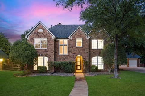 Photo of 545 Oak Hill Drive, Southlake, TX 76092 (MLS # 21350575)