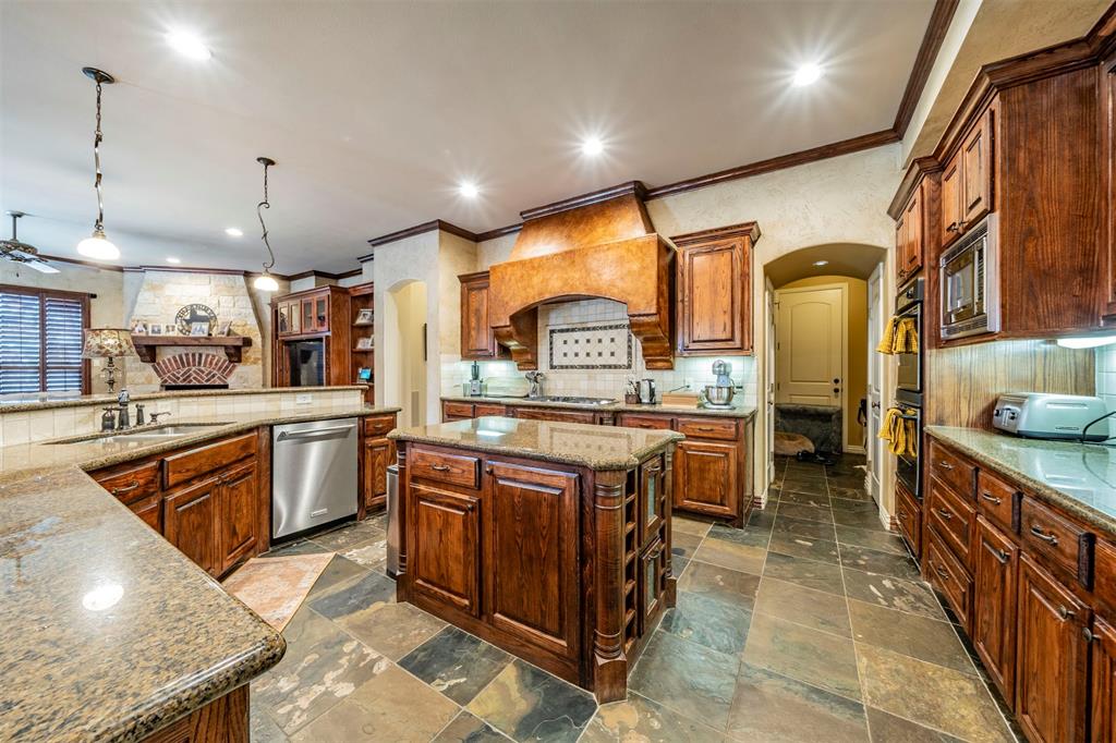 569 Round Hollow Lane